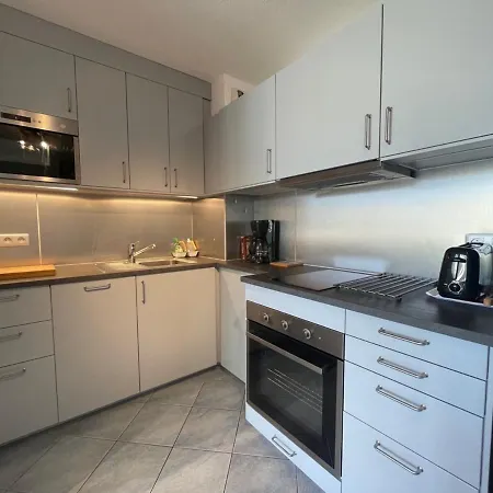 A 50m Avec Terrasse Et Jardin - Fr-1-361-14